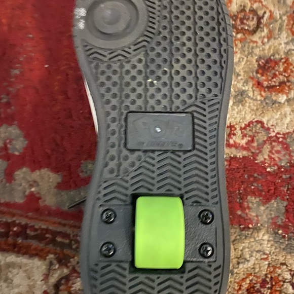 New pop shoes - Picture 4 of 5